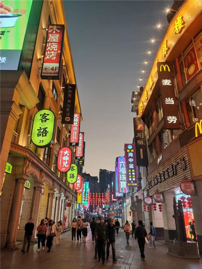 打破传统，享受独特的会所体验
